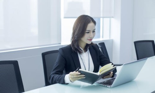 女性早上起床手心出汗-成年女性晨起时手心 脚心出汗网 | 女人早上睡醒手脚出汗,女人早上睡醒手脚出汗